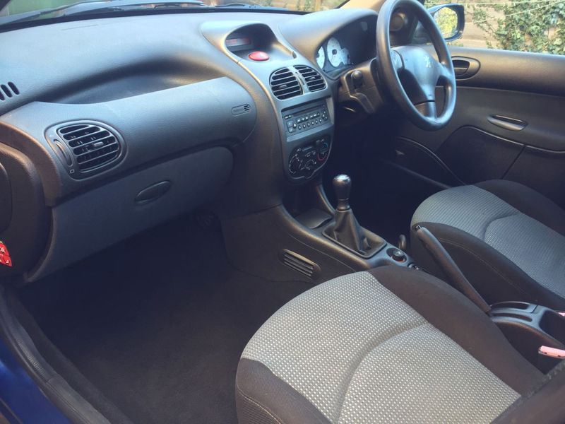 PEUGEOT 206