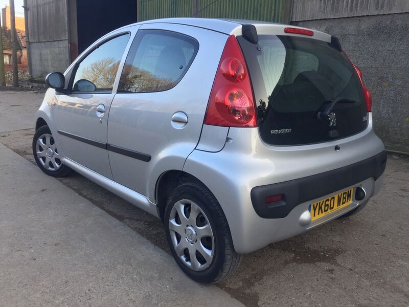 PEUGEOT 107