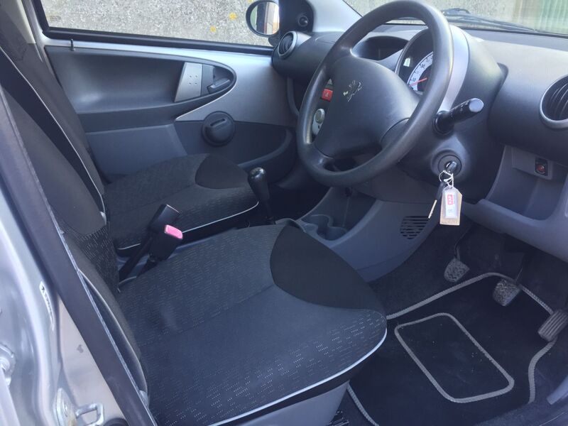 PEUGEOT 107